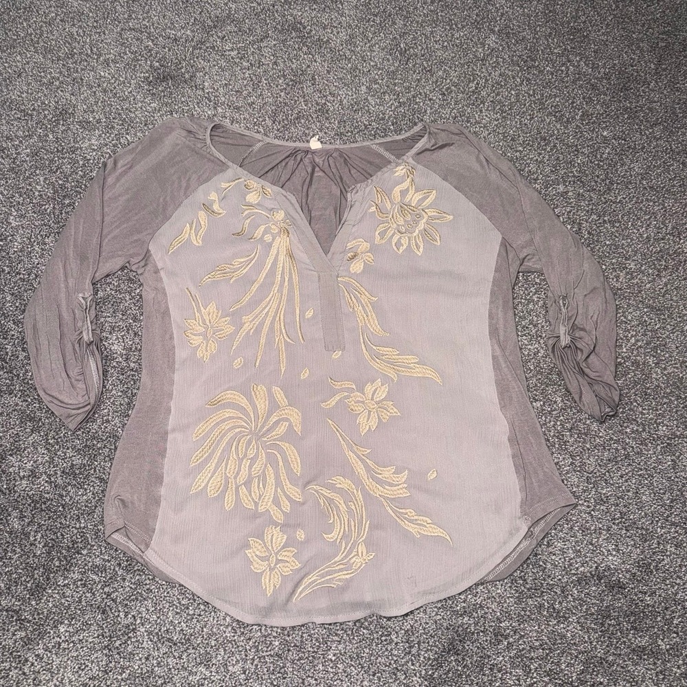 Tiny - Women's Gray & Cream Embroidered Half Sleeve V-Neck Top - Small